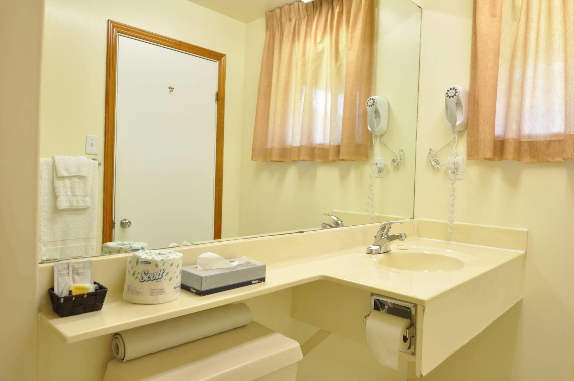 Colonial House Motor Inn เพิร์ท ภายนอก รูปภาพ